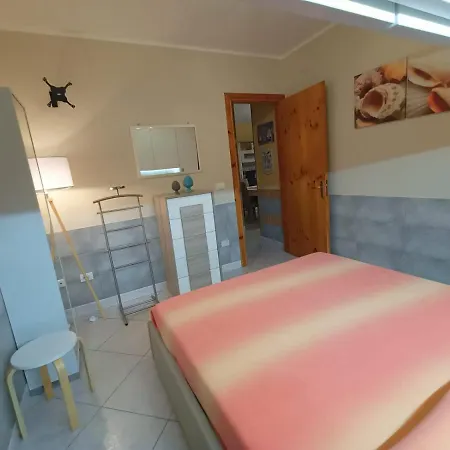 Poesia 50 M Dal Mare Con Giardino E Parcheggio Holiday home