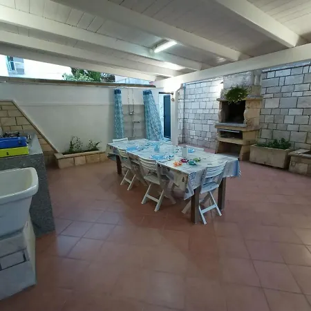 Poesia 50 M Dal Mare Con Giardino E Parcheggio Holiday home