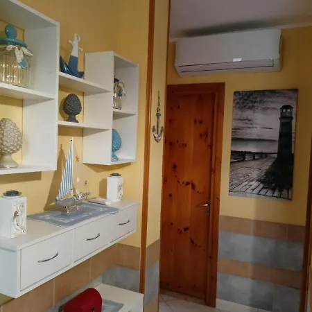 Poesia 50 M Dal Mare Con Giardino E Parcheggio Holiday home