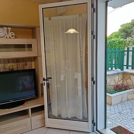 Poesia 50 M Dal Mare Con Giardino E Parcheggio Holiday home *