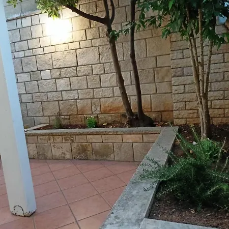 Poesia 50 M Dal Mare Con Giardino E Parcheggio 펜션 *