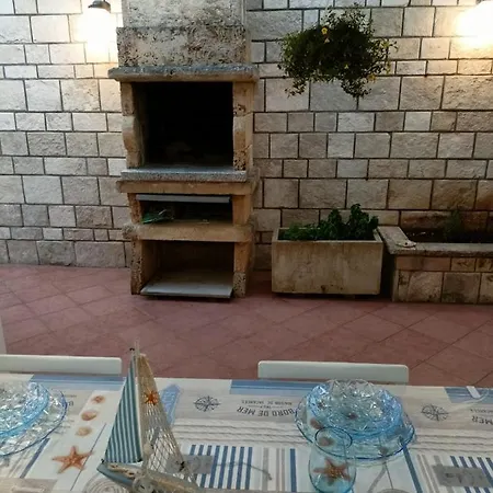 Poesia 50 M Dal Mare Con Giardino E Parcheggio *
